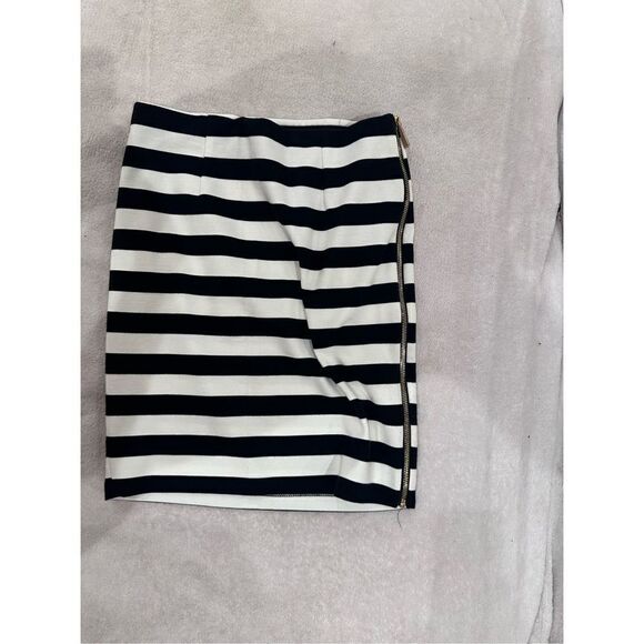 Vince Camuto size 0 women’s skirt with gold zipper down side black and white str - Picture 2 of 4
